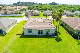 841 Bent Creek Dr, Fort Pierce, FL 34947 - Photo 3