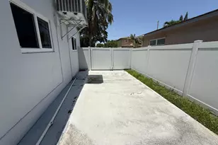 637 SW 2nd St, Hallandale Beach, FL 33009 - Photo 21
