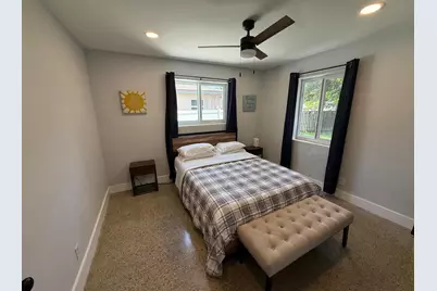637 SW 2nd Street, Hallandale Beach, FL 33009 - Photo 19