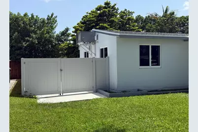 637 SW 2nd Street, Hallandale Beach, FL 33009 - Photo 23