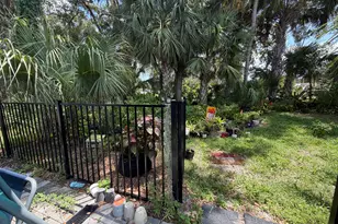5250 Oakland Lake Cir, Fort Pierce, FL 34951 - Photo 15