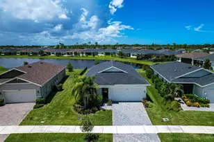 977 SE Crosswood Wy, Port Saint Lucie, FL 34984 - Photo 1