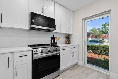 742 Nantucket Circle, Lake Worth, FL 33467 - Photo 3