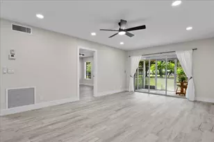 742 Nantucket Cir, Lake Worth, FL 33467 - Photo 9