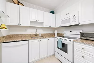 21 Flanders A, Delray Beach, FL 33484 - Photo 9