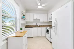 21 Flanders A, Delray Beach, FL 33484 - Photo 7