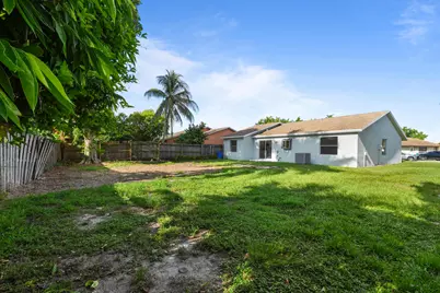 7406 Willow Spring Circle N, Boynton Beach, FL 33436 - Photo 15