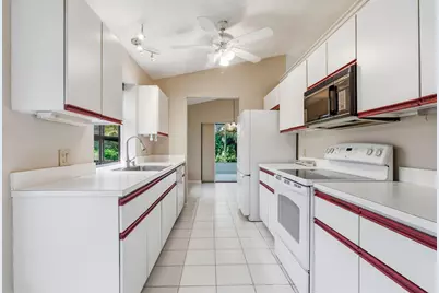 6170 Bay Isles Drive, Boynton Beach, FL 33437 - Photo 9