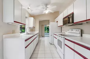 6170 Bay Isles Dr, Boynton Beach, FL 33437 - Photo 9