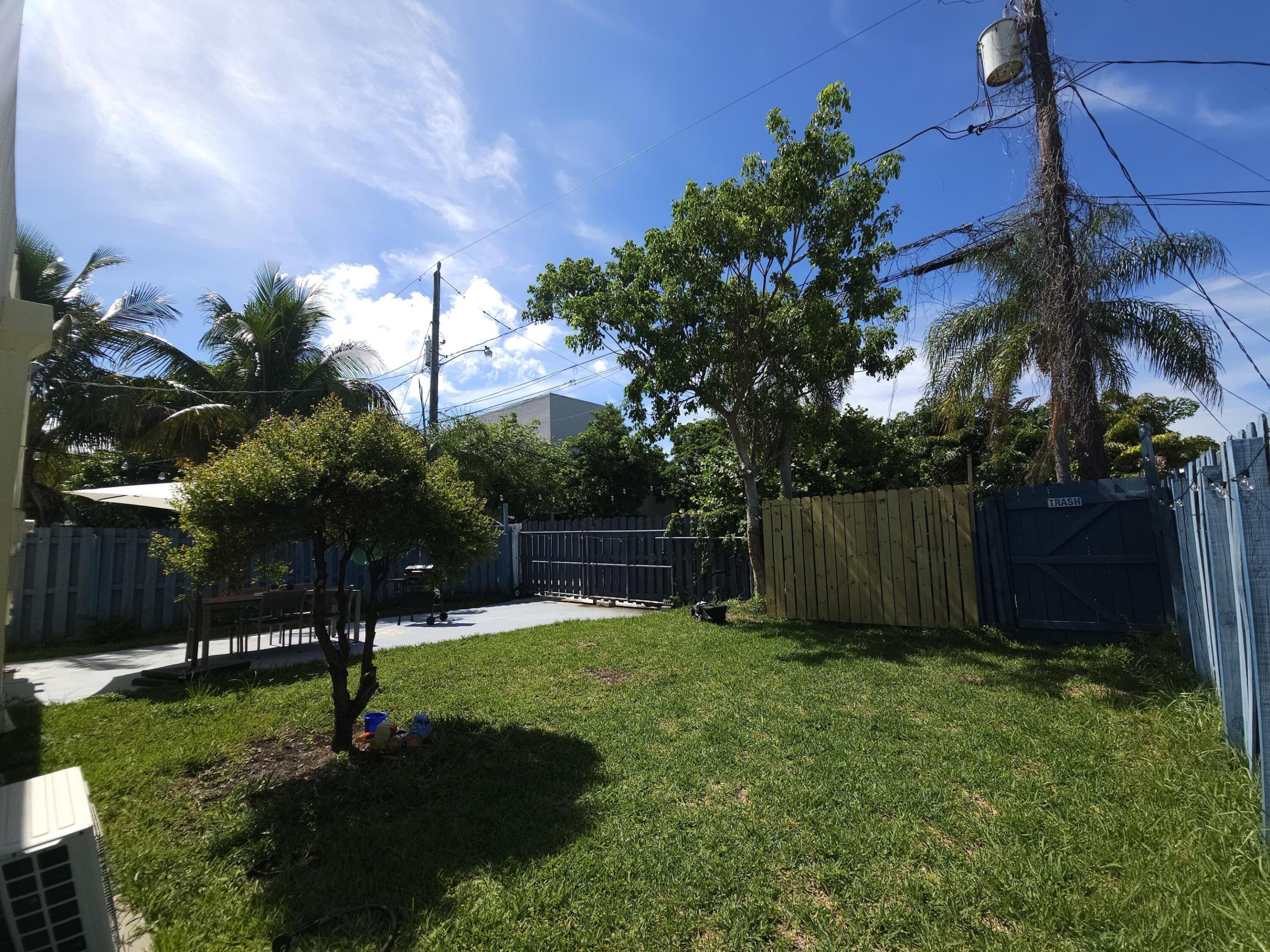 1639 Hayes St - 1639 Hayes St, Hollywood, FL 33020 Luxury Property | Jose Angel Pina