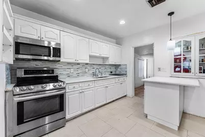 2030 NW 43rd Street, Miami, FL 33142 - Photo 11
