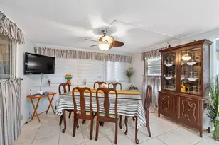 8670 SW 18th Pl, Davie, FL 33324 - Photo 5