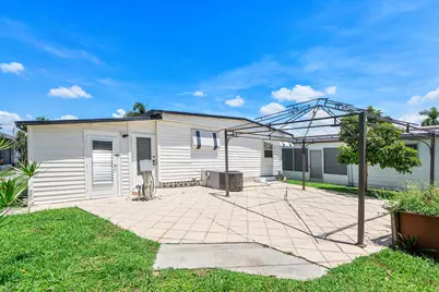 8670 SW 18th Place, Davie, FL 33324 - Photo 15