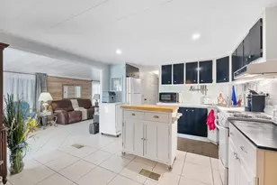 8670 SW 18th Pl, Davie, FL 33324 - Photo 3