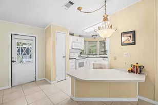 8219 Cinnamon Ln, Port Saint Lucie, FL 34952 - Photo 7
