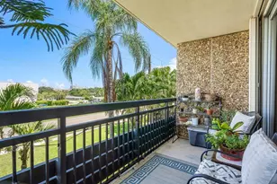 555 NW 4th Ave, Boca Raton, FL 33432 - Photo 17