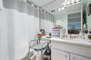 555 NW 4th Ave, Boca Raton, FL 33432 - Photo 13