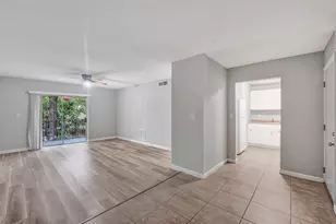 555 SE 8th St, Deerfield Beach, FL 33441 - Photo 13