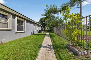 755 SW River Bend Cir, Stuart, FL 34997 - Photo 53