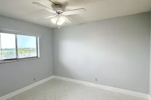 2220 N Cypress Bend Dr, Pompano Beach, FL 33069 - Photo 23