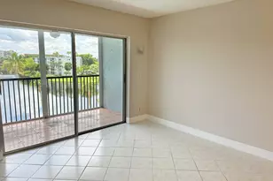 2220 N Cypress Bend Dr, Pompano Beach, FL 33069 - Photo 9
