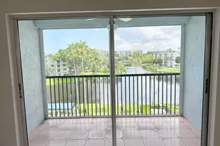 2220 N Cypress Bend Dr, Pompano Beach, FL 33069 - Photo 11