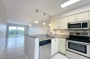 2220 N Cypress Bend Dr, Pompano Beach, FL 33069 - Photo 5