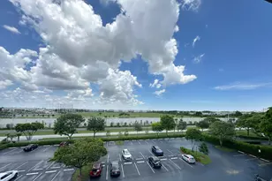 2220 N Cypress Bend Dr, Pompano Beach, FL 33069 - Photo 27