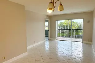 2220 N Cypress Bend Dr, Pompano Beach, FL 33069 - Photo 9