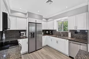 1858 NE 34th St, Oakland Park, FL 33306 - Photo 15