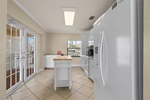 130 Cypress Club Dr, Pompano Beach, FL 33060 - Photo 21