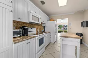 130 Cypress Club Dr, Pompano Beach, FL 33060 - Photo 19