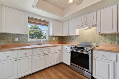 11 Windsor Road E, Jupiter, FL 33469 - Photo 9