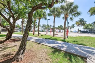 1750 N Bayshore Dr, Miami, FL 33132 - Photo 39