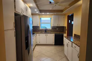 5730 E Fernley Dr E, West Palm Beach, FL 33415 - Photo 9