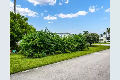 8500 SW 18th Place, Davie, FL 33324 - Photo 11