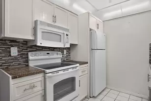 2002 Granada Dr, Coconut Creek, FL 33066 - Photo 11