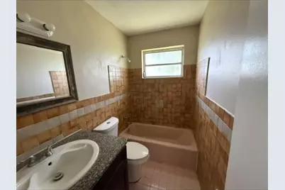 16980 N Miami Avenue, North Miami Beach, FL 33169 - Photo 9