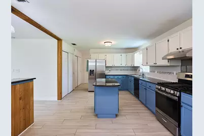 296 SE Wentworth Drive, Stuart, FL 34996 - Photo 9