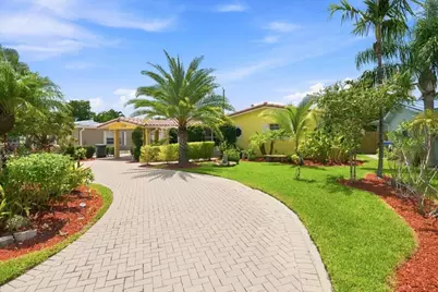 1736 NW 39th Street, Oakland Park, FL 33309 - Photo 3