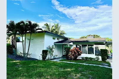 1079 W Country Club Circle, Plantation, FL 33317 - Photo 1