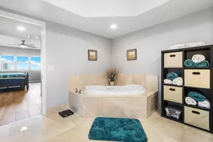 2640 Lake Shore Dr, Riviera Beach, FL 33404 - Photo 23
