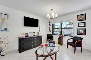 9235 Saddlecreek Dr, Boca Raton, FL 33496 - Photo 5