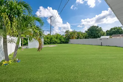 27 SE 6th Street, Dania Beach, FL 33004 - Photo 17