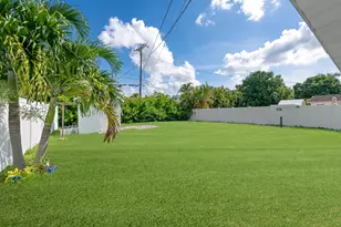 27 SE 6th St, Dania Beach, FL 33004 - Photo 17
