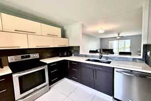 12600 SW 5th Ct, Pembroke Pines, FL 33027 - Photo 5