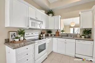 10884 Lake Front Pl, Boca Raton, FL 33498 - Photo 7