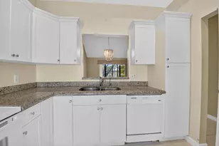 10884 Lake Front Pl, Boca Raton, FL 33498 - Photo 11