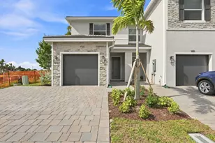 147 Lakeside Lndg Ct, Royal Palm Beach, FL 33411 - Photo 1