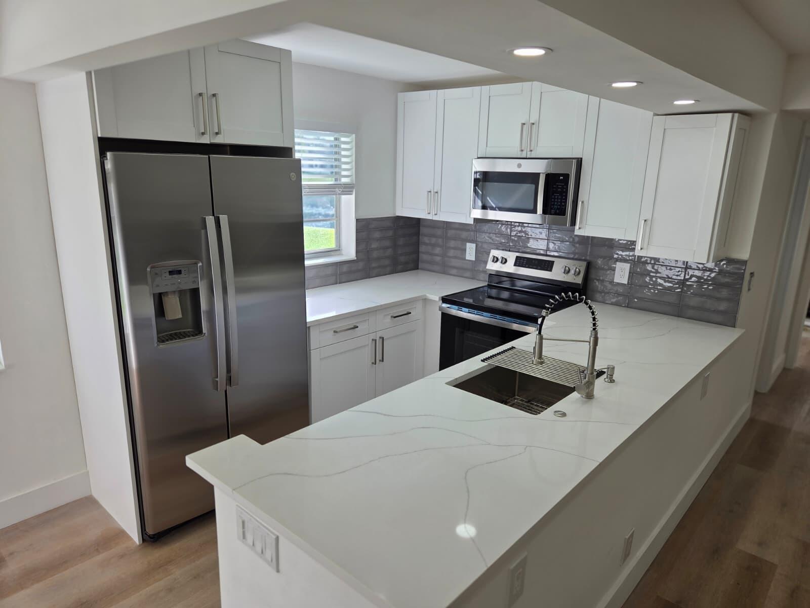 205 Ellesmere E #205